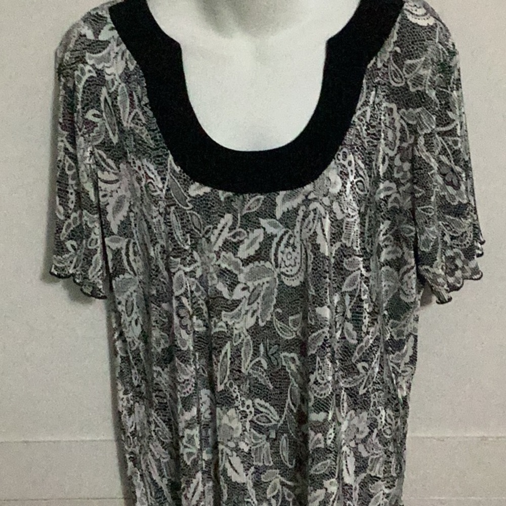 Ashley Jill Size 1X Black and White Relaxed Graphic Blouse
